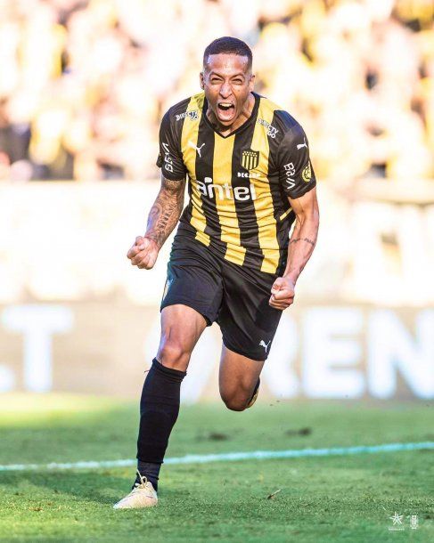 Uruguay: Peñarol le ganó a Nacional y es puntero