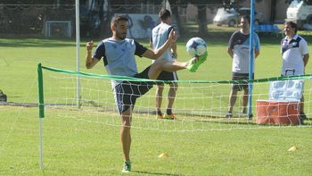 Emanuel Molina, durante un entrenamiento con el Decano Emanuel Molina, durante un entrenamiento con el Decano