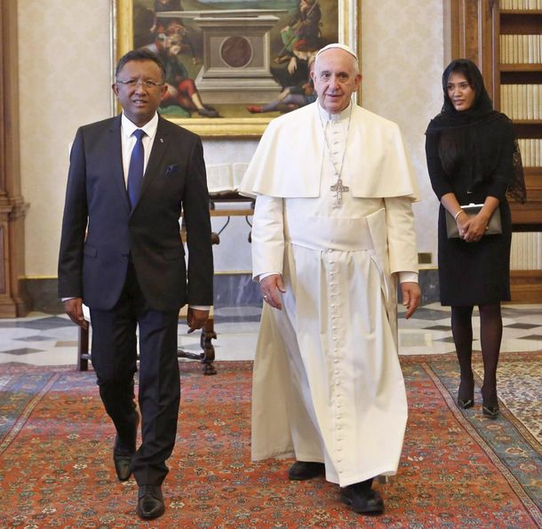 El papa Francisco retomó su actividad en el Vaticano luego de una nueva indisposición