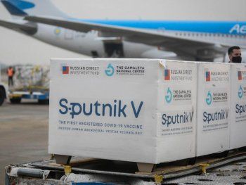 Llegan hoy 400 mil dosis del componente 2 de Sputnik V y 204 mil de Astrazeneca