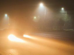 La niebla en el AMBA provoca demoras en trenes, vuelos y reduce la visibilidad en rutas y autopistas