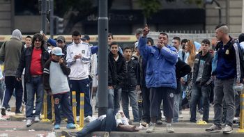 con momentos de tension, desarmaron el escenario de la afa en el obelisco con momentos de tension, desarmaron el escenario de la afa en el obelisco
