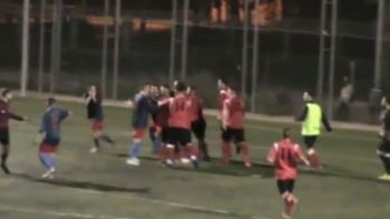 El partido entre entre Atlétic Prat y el Sant Joan Despí terminó con incidentes. El partido entre entre Atlétic Prat y el Sant Joan Despí terminó con incidentes.