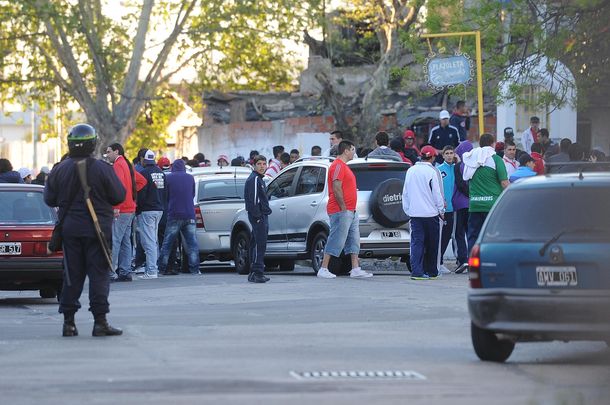 Independiente-Unión, suspendido por temor a choque entre barras