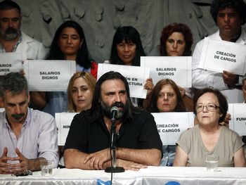 Docentes bonaerenses amenazan con seguir de paro