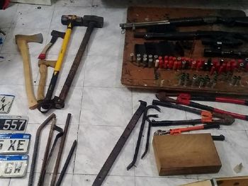 Elementos hallados por la Policía Federal en un departamento del barrio porteño de Caballito