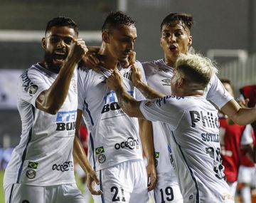 Santos goleó a Boca y en el Maracaná habrá final brasileña