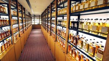 se tomo mas de us$100 mil en whisky y podria ir preso se tomo mas de us$100 mil en whisky y podria ir preso