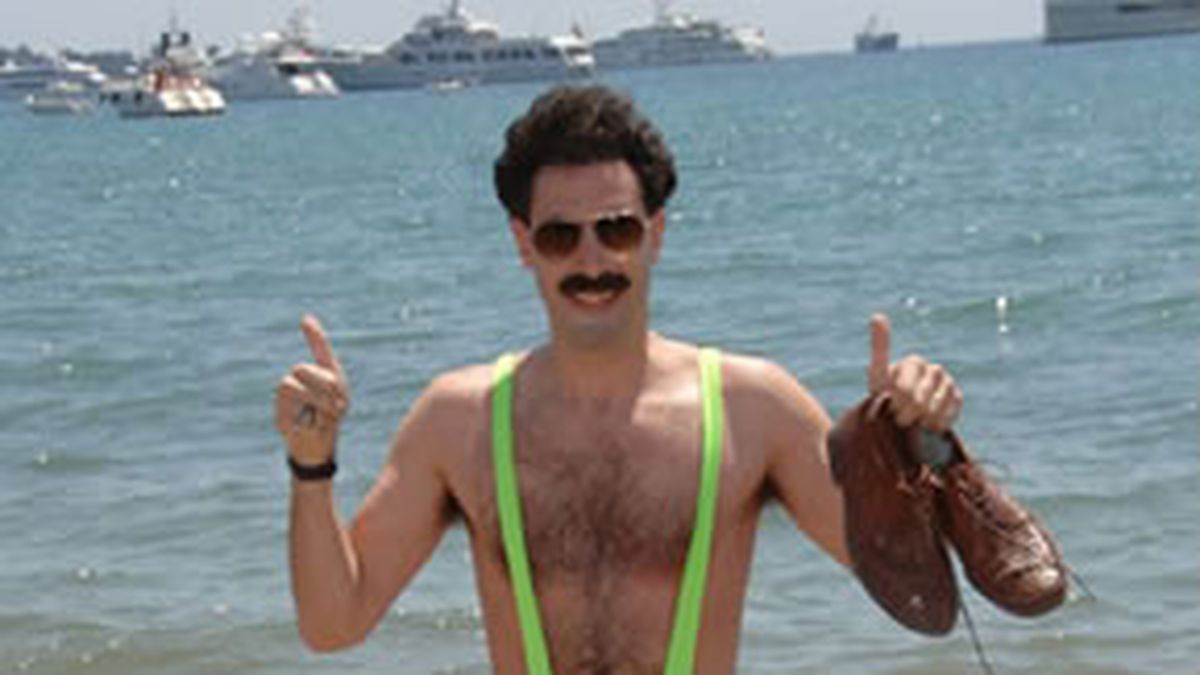 John Mayer, el nuevo novio de Jennifer Aniston, y el bañador de Borat