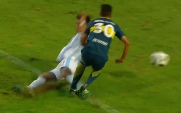 VIDEO: ¡Imposible no verlo! A Boca no le cobraron un penal clarísimo
