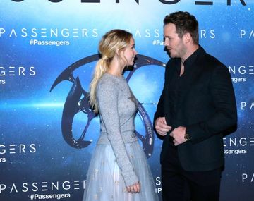 Jennifer Lawrence sorprendió con el look para la avant premiere de Passengers.