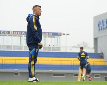 Boca entrenó a puertas abiertas: el feo momento de un juvenil subido por Almirón