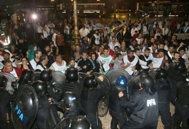 Repudio de políticos y sindicalistas por el ataque a los docentes