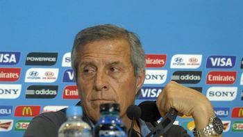 en apoyo a suarez, tabarez renuncio a su cargo en la fifa en apoyo a suarez, tabarez renuncio a su cargo en la fifa