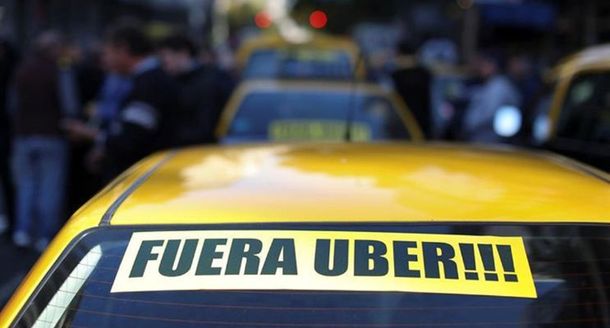 Los taxistas porteños realizan una nueva protesta contra Uber