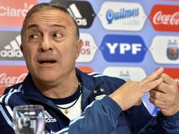 el nuevo dt de la seleccion marco la cancha: si somos 13, vamos igual el nuevo dt de la seleccion marco la cancha: si somos 13, vamos igual