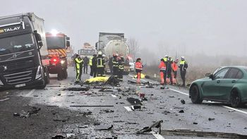 Siete hinchas del PAOK mueren en un accidente de tráfico en Rumanía. Siete hinchas del PAOK mueren en un accidente de tráfico en Rumanía.