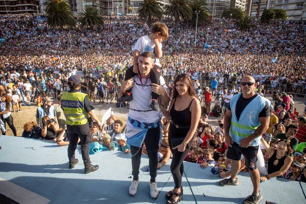 El homenaje al Dibu Martínez en Mar del Plata y el sueño de ganar la cuarta