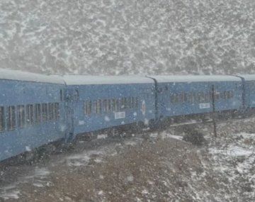 Gran postal: el Tren a las Nubes volvió a cruzar la nieve tras más de 10 años