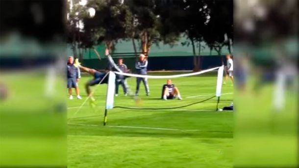 Mirá la chilena de Di María en el fútbol-tenis