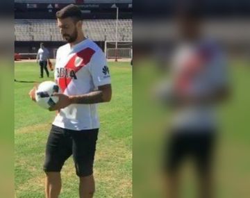 Pratto en su presentación en el estadio Monumental