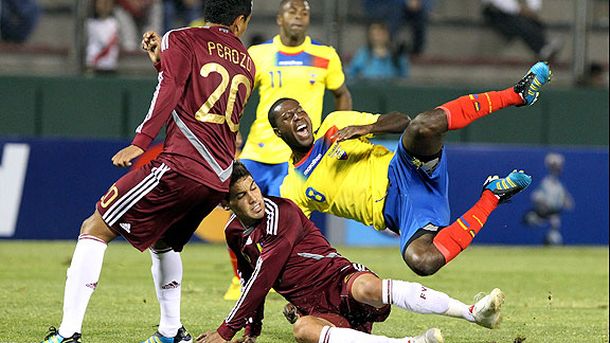 Ecuador visita a Venezuela para ponerle presión a la Argentina