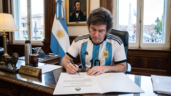 Javier Milei decrete feriado nacional: el pedido del sindicalista que lidera a los estatales Javier Milei decrete feriado nacional: el pedido del sindicalista que lidera a los estatales