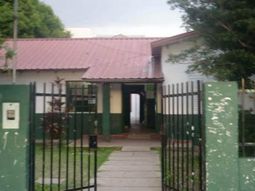 Tiroteo entre bandas frente a una escuela