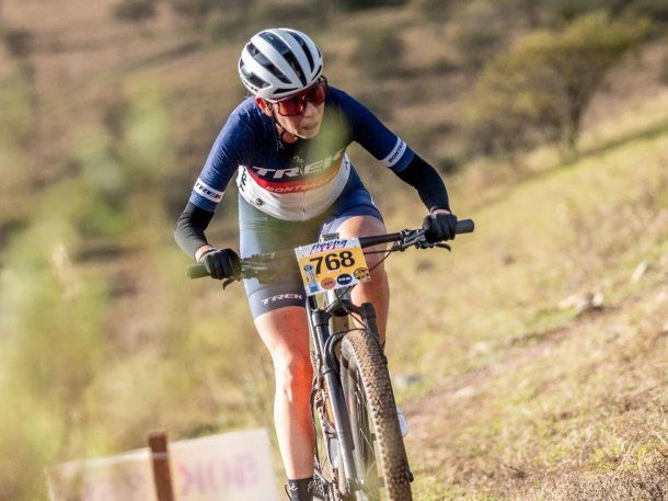 Le robaron la bicicleta a una deportista, filmó a los motochorros y se la devolvieron