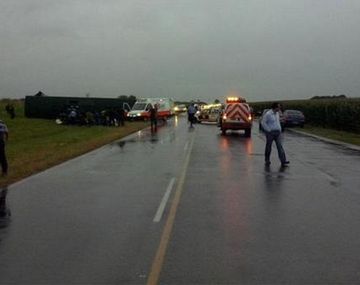 Chocaron un camión y un micro que trasladaba gendarmes: dos muerto
