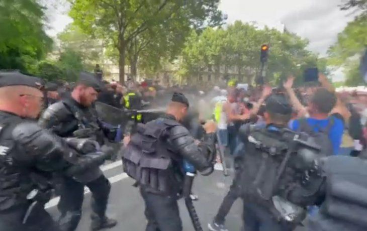 París: antivacunas protagonizaron disturbios en contra del Pasaporte Covid