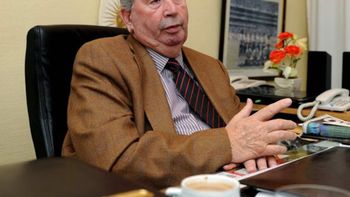 El editorial viral de Marcelo Araujo en Fútbol para Todos: llamó a Julio Grondona el Kirchner de la FIFA El editorial viral de Marcelo Araujo en Fútbol para Todos: llamó a Julio Grondona el Kirchner de la FIFA