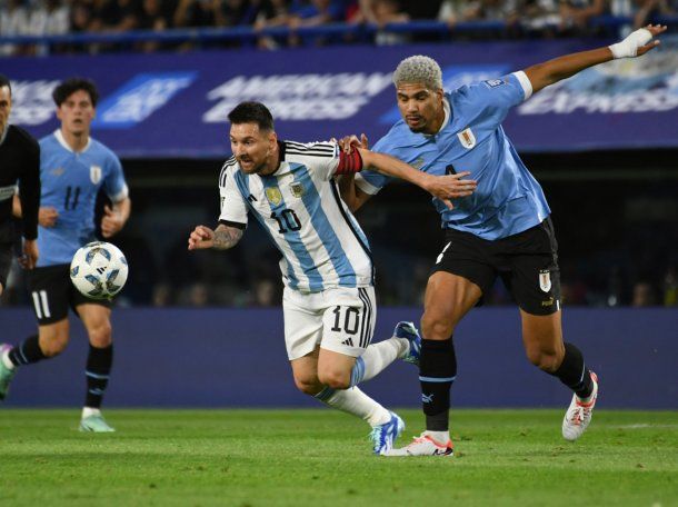 Un jugador uruguayo calentó la previa al duelo con la Selección Argentina: Va a estar...