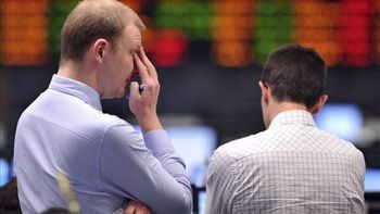 caen las bolsas europeas por la crisis en grecia