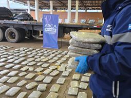 La Aduana frustró un contrabando de 700 kg de marihuana en un camión que transportaba arroz