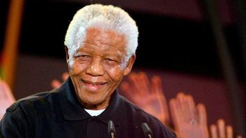 nelson mandela, internado en grave estado de salud nelson mandela, internado en grave estado de salud