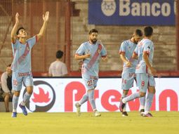 Arsenal ganó un partido clave ante Huracán
