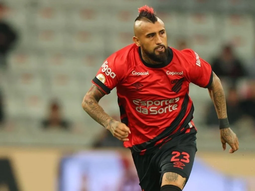 Arturo Vidal destrozó a Sampaoli en su debut en Athletico Paranaense