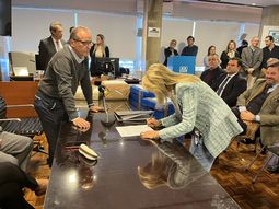 El gobierno sostiene que el Proyecto Arazatí supone la inversión privada más grande de los últimos 150 años en materia de agua potable. El gobierno sostiene que el Proyecto Arazatí supone la inversión privada más grande de los últimos 150 años en materia de agua potable.