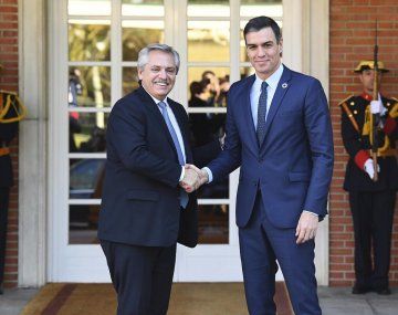 El presidente español llega al país para reunirse con Alberto