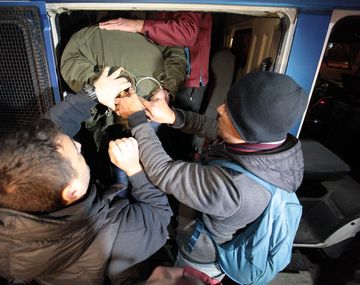 Así trasladaban a uno de los seis detenidos