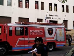 Misterio en torno a un alumno que cayó desde el segundo piso del colegio y está grave