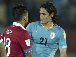 Cavani contó qué le dijo Jara en el partido entre Uruguay y Chile