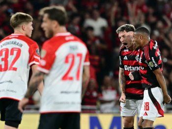 Parecía que lo goleaban pero quedó vivo: Estudiantes cayó solo 2-1 con Flamengo