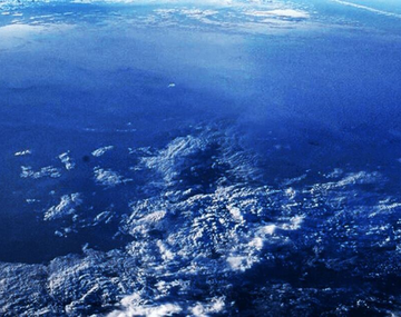 Hay un océano en el espacio