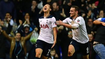 El festejo del coreano Son tras el gol agónico El festejo del coreano Son tras el gol agónico