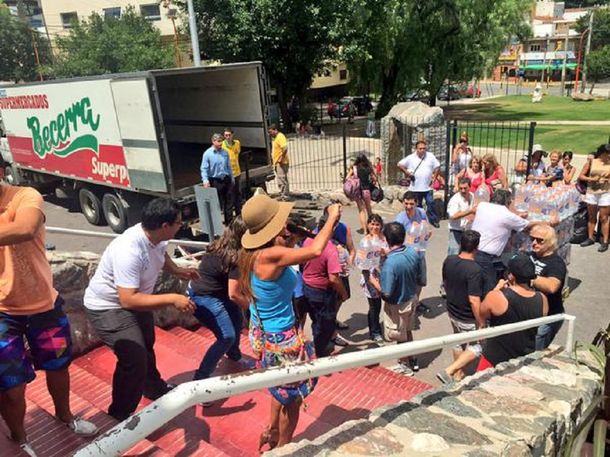 Famosos de temporada en Córdoba inician una movida solidaria por el temporal