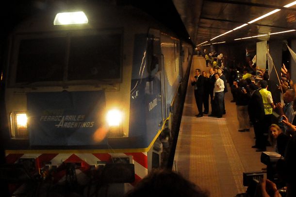 El tren unió Buenos Aires con Rosario después de 23 años