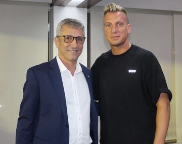 El argentino junto al presidente Campello (Foto: @VascodaGama)