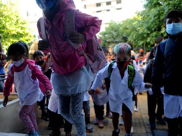 Ayuda escolar de ANSES: quiénes y cuándo la cobran